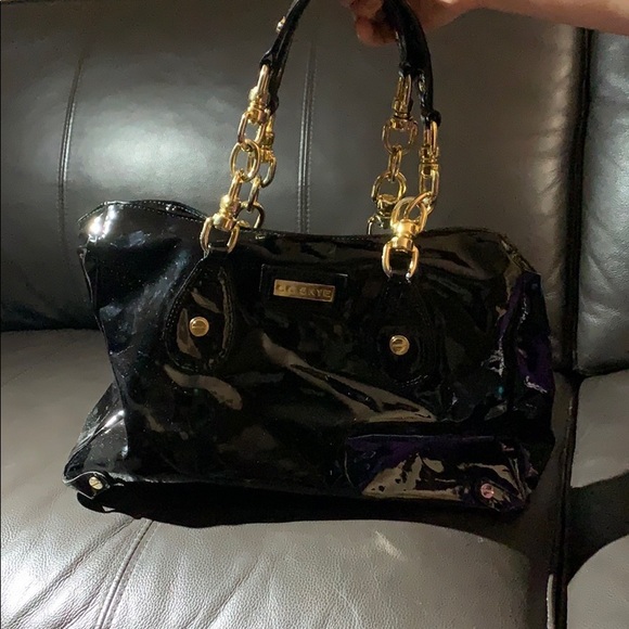 Gorgeous black shiny CC Skye bag - Picture 5 of 5